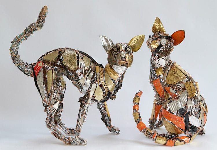 艺术家将废金属和废弃物品变成栩栩如生的动物雕塑